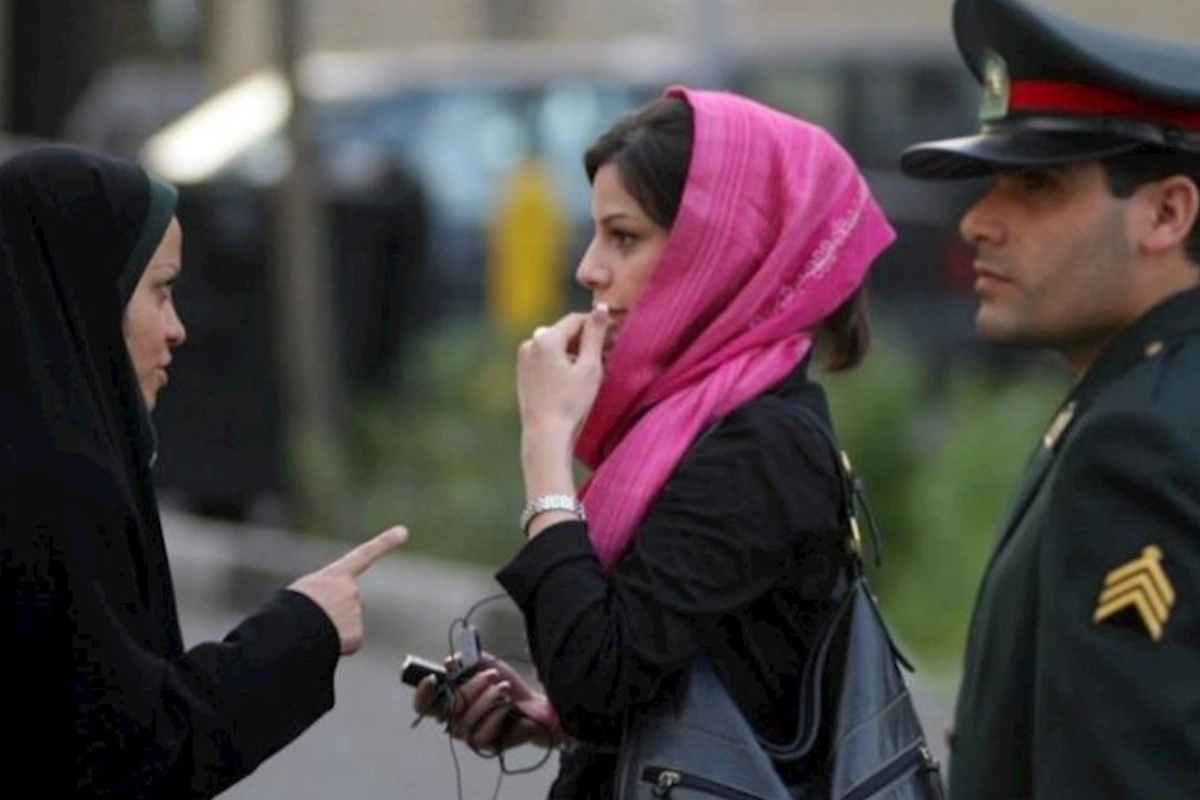 В Иране полиция нравов начала брать взятки с женщин - ФОТО