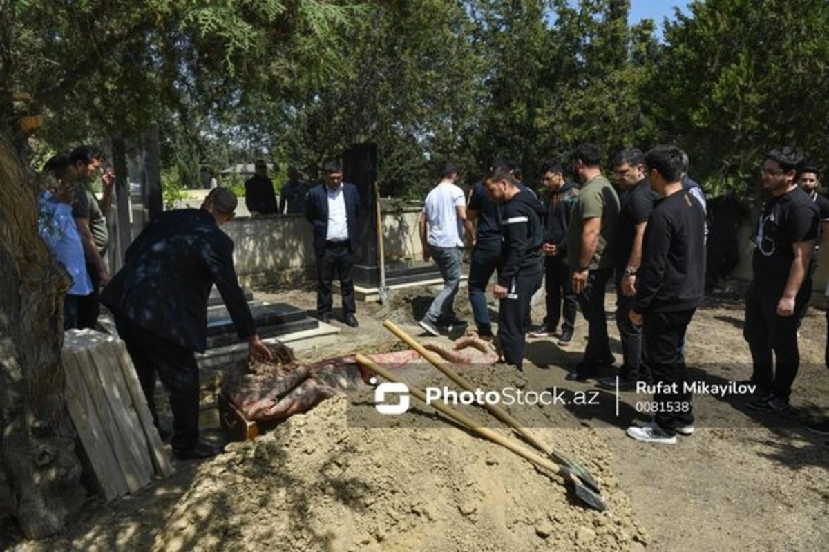 Покончивший с собой бывший главный педиатр похоронен рядом с отцом - ОБНОВЛЕНО + ФОТО