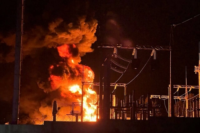В России на нефтеперерабатывающий завод совершена атака: вспыхнул пожар - ВИДЕО