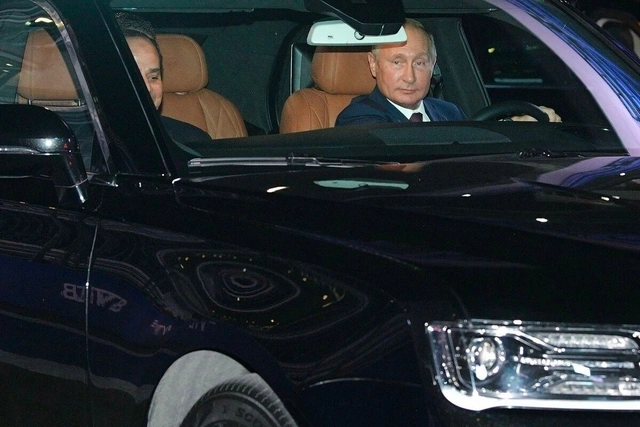 Появилось первое видео с новым Aurus, на котором Путин приедет на инаугурацию - ВИДЕО