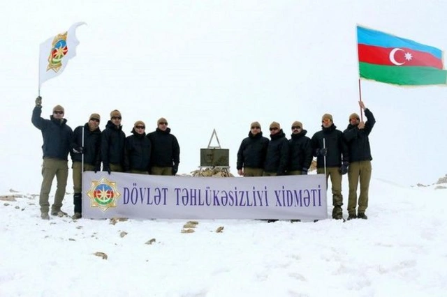Сотрудники СГБ Азербайджана совершили восхождение на пик Гейдара - ФОТО