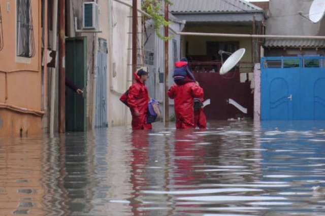 Из-за сильных дождей затопило частные дома: приняты необходимые меры безопасности - ВИДЕО