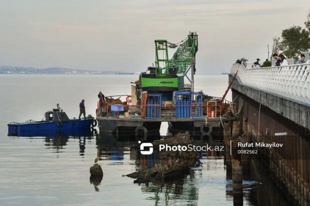 В Баку начали поднимать со дна моря останки судов, затонувших много лет назад - ФОТОРЕПОРТАЖ + ВИДЕО