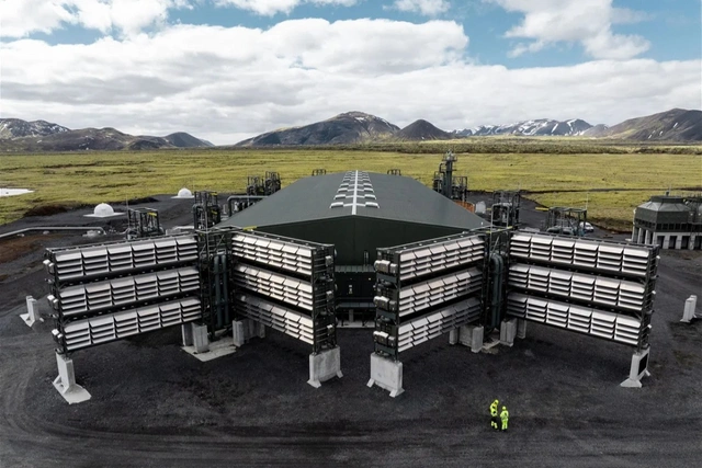 İslandiyada atmosferi təmizləmək üçün dünyanın ən böyük “tozsoran”ı işə salınıb - FOTO