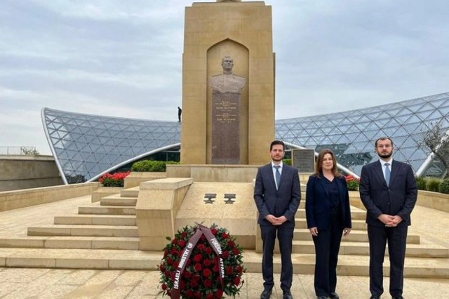 Директор по вопросам политики МИД Израиля посетила памятник Ази Асланову - ФОТО