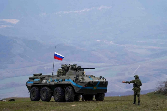 Российские военнослужащие покидают опорные пункты на границе Армении с Азербайджаном