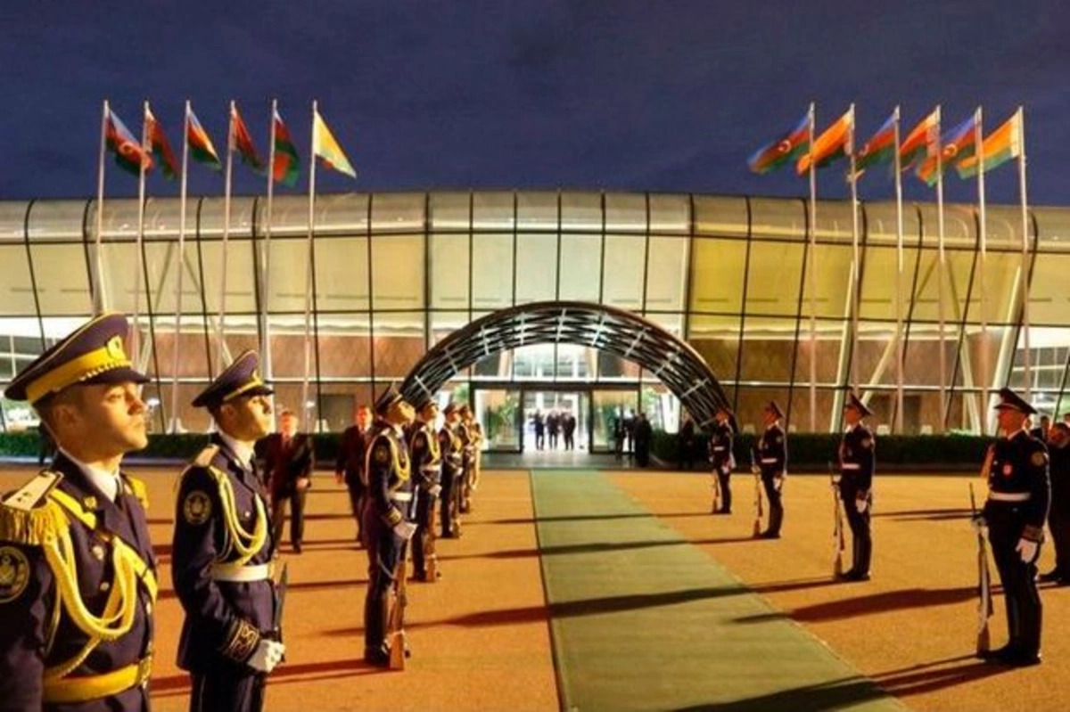 Президент Беларуси прибыл с государственным визитом в Азербайджан - ОБНОВЛЕНО + ФОТО