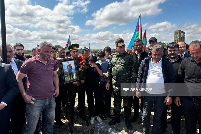 Birinci Qarabağ müharibəsində itkin düşmüş şəxsin kütləvi məzarlıqda tapılan qalıqları dəfn olunub -FOTO/VİDEO