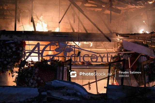 Сгорел дотла: как выглядит цветочный магазин Ağ çiçəyim после пожара - ВИДЕО
