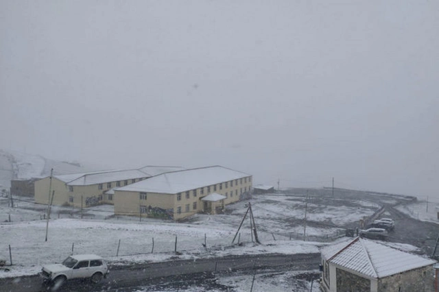 В некоторых регионах страны выпал снег, в Баку усилился северо-западный ветер - ОБНОВЛЕНО + ФОТО/ВИДЕО