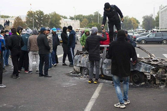 В Бишкеке милиция взяла под охрану общежития с иностранцами