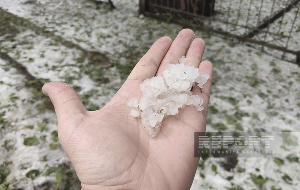 Qaxa dolu yağıb, yağış suları həyətlərə dolub