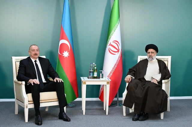 Ильхам Алиев встретился с Президентом Ирана на границе