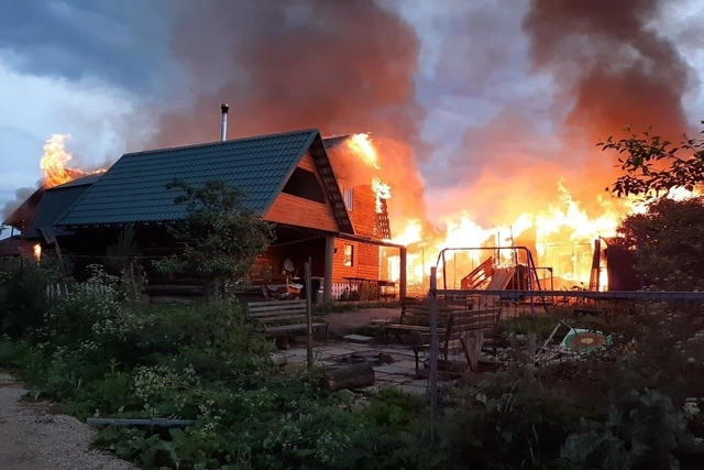 На Сахалине сгорели более 40 дачных домов и хозяйственных построек