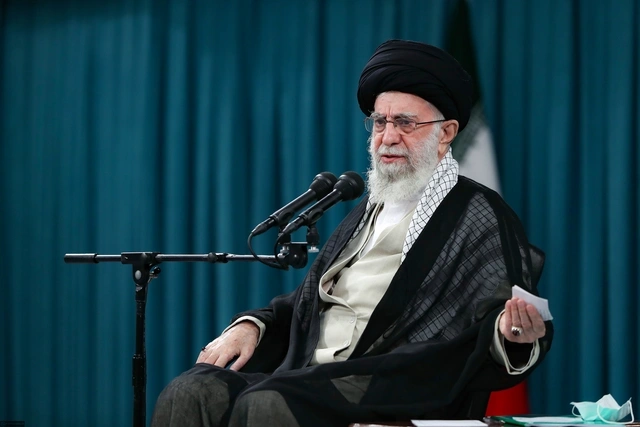 Духовный лидер Ирана выразил надежду, что Раиси выжил после жесткой посадки вертолета