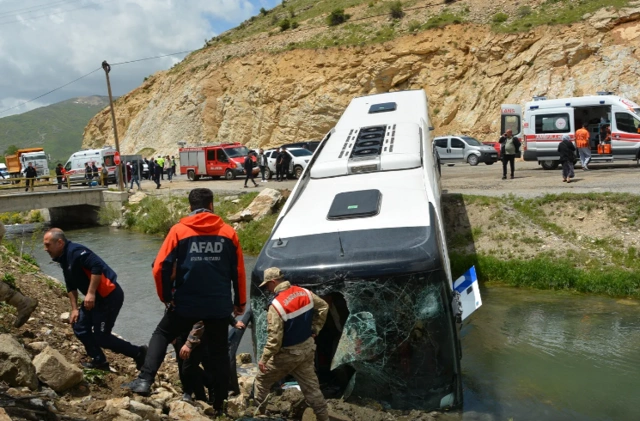 Türkiyədə sərnişin avtobusu dərəyə aşdı: Yaralılar var