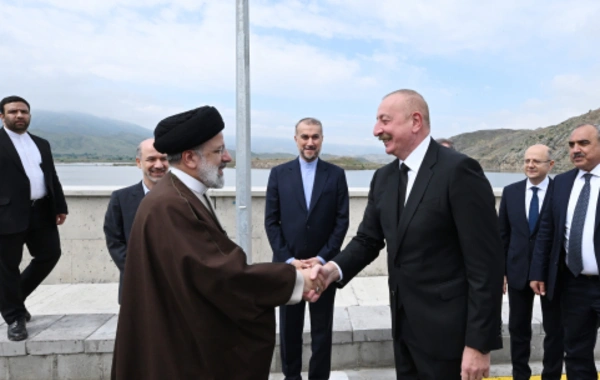 Ильхам Алиев встретился с Президентом Ирана на границе