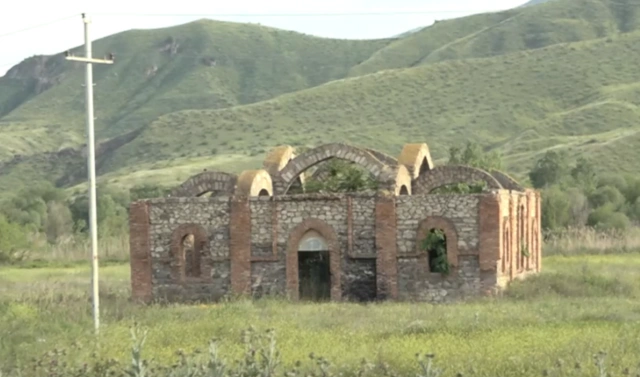 Подвергшаяся армянскому вандализму мечеть в Губадлы