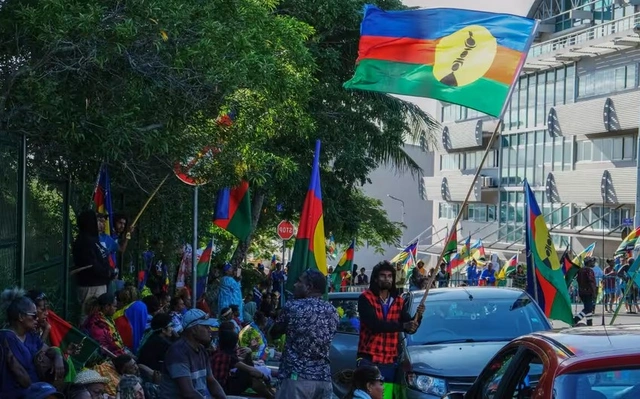 Yeni Kaledoniyada etiraz aksiyalarında ölənlərin sayı 6 nəfərə çatıb, məktəblər bağlandı