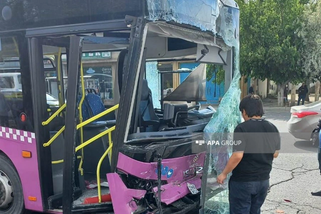 В Баку столкнулись два пассажирских автобуса: есть пострадавшие