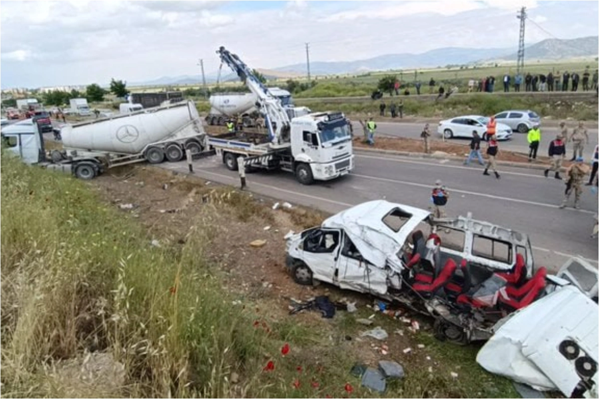 Qaziantepdə betonqarışdıran maşınla mikroavtobus toqquşub, ölənlər var