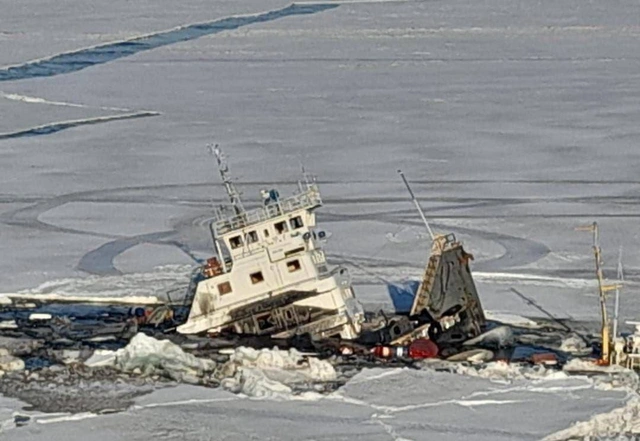 В России во время ледохода затонули два судна