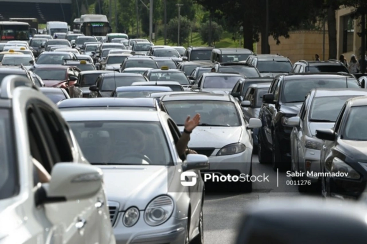 Paytaxtda tıxac olan yollar