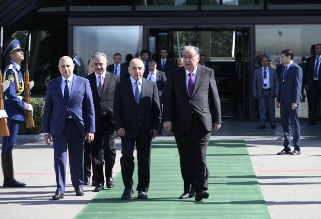 Завершился государственный визит президента Таджикистана Эмомали Рахмона в Азербайджан