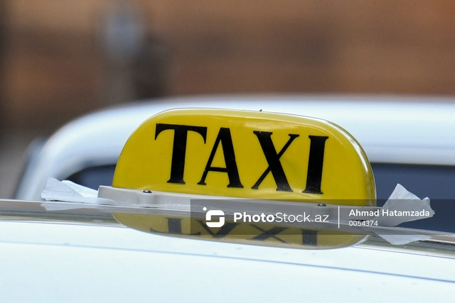 Taksi sürücüsü hoteldən götürdüyü qadınlardan 10 manat istədi - yeddiqat cərimələndi