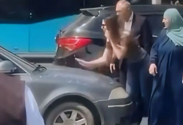 Беспредел в Баку: женщина устроила разборки на дороге