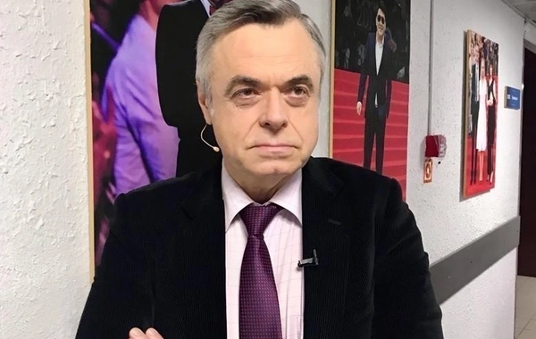 Sergey Strokan: "Ermənistanın faciəsi ikili kimliyindədir"