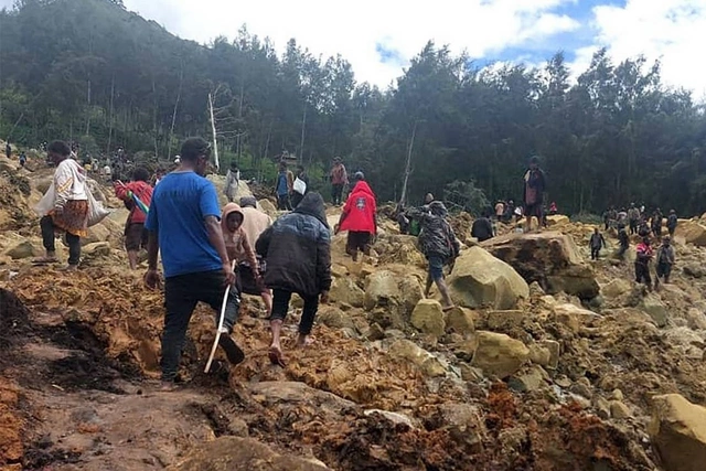 Papua-Yeni Qvineyada yüzlərlə insan torpaq altında qalıb