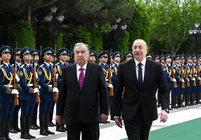 Полное совпадение позиций: "Каспий" о визите президента Таджикистана в Азербайджан