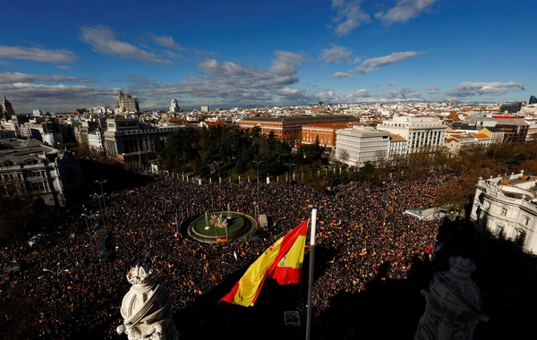 В столице Испании тысячи людей вышли на митинг против премьера