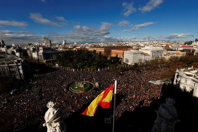 В столице Испании тысячи людей вышли на митинг против премьера