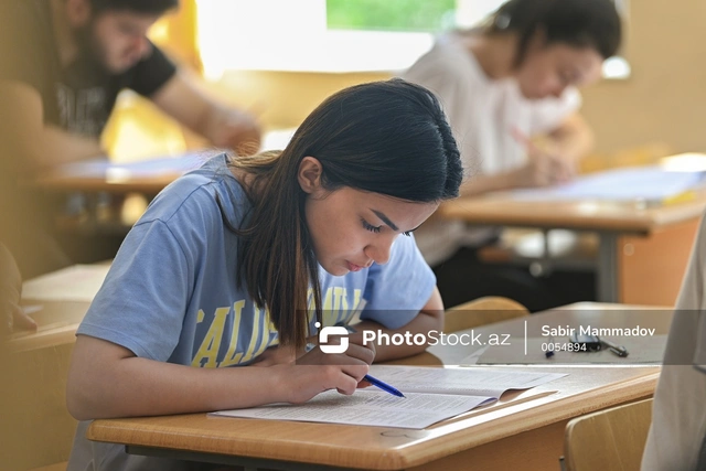 В Азербайджане свыше 48 000 абитуриентов сдают вступительные экзамены