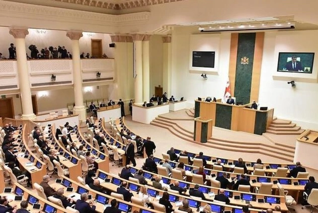 Gürcüstan parlamenti prezidentin vetosunun ləğv edilməsi üzrə prosedura başlayır