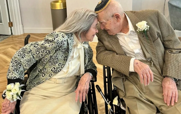 ABŞ-də 100 yaşlı kişi ilə 102 yaşlı qadın evləndilər