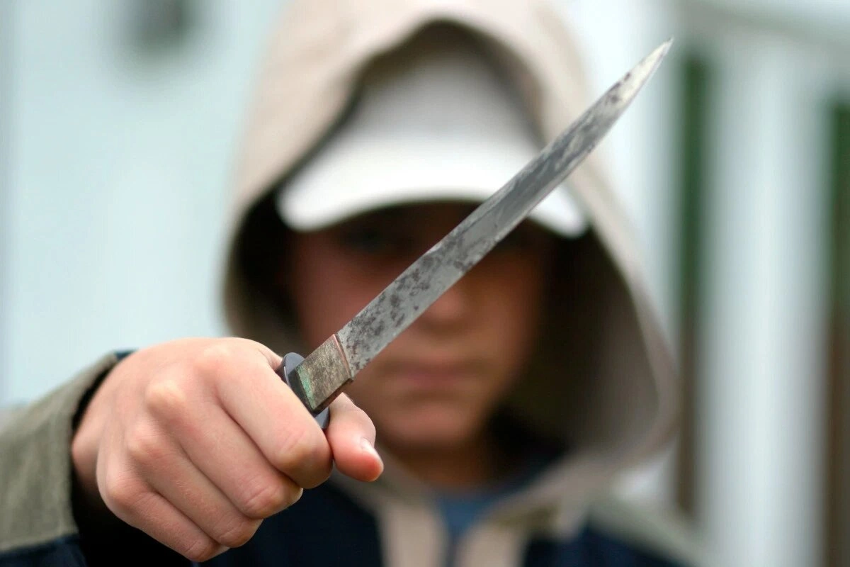 Во Франции ученик напал с ножом на учительницу