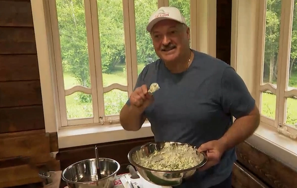 Lukaşenkonun "Gənclik" salatının resepti məlum oldu