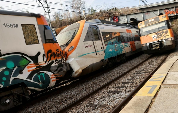 СМИ: При столкновении поезда и локомотива на вокзале в Софии пострадали 12 человек
