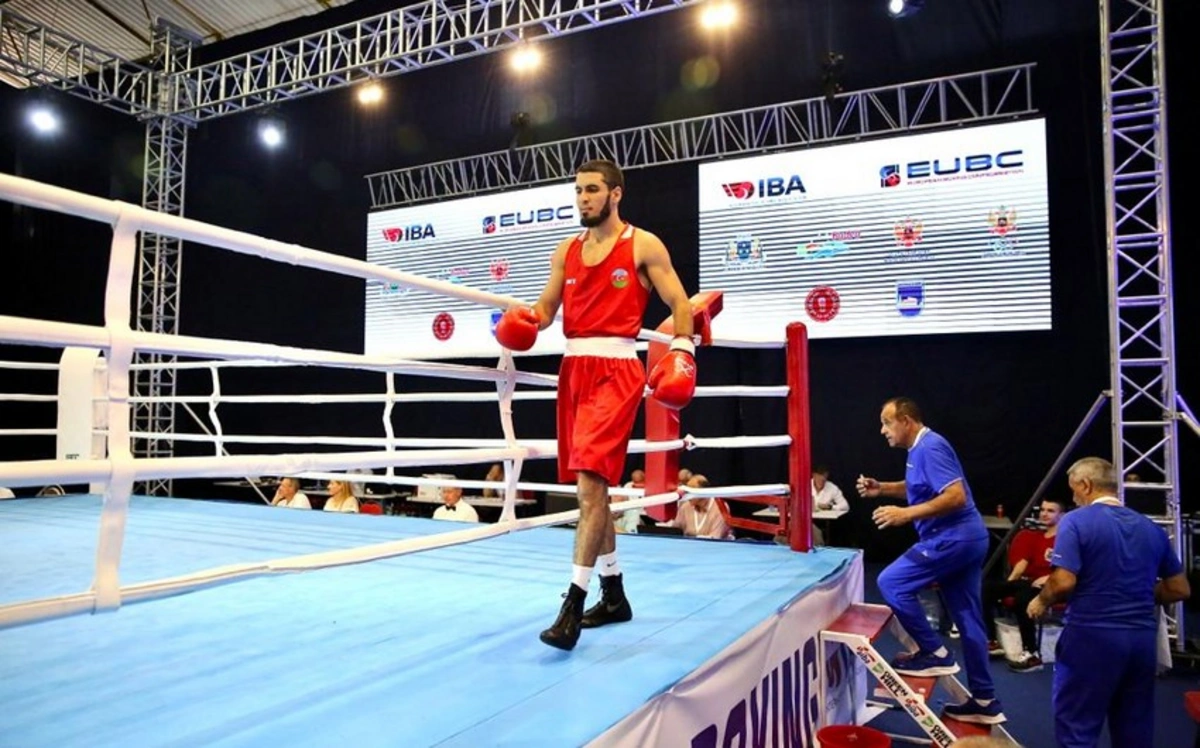 Азербайджанский боксер вышел в 1/8 финала в Таиланде