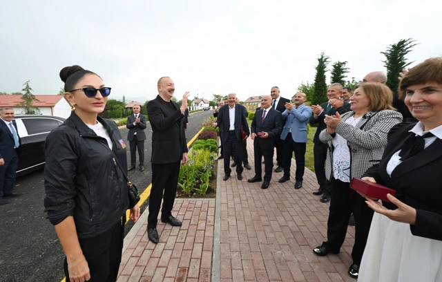 Ильхам Алиев и Мехрибан Алиева встретились с жителями Ходжалы