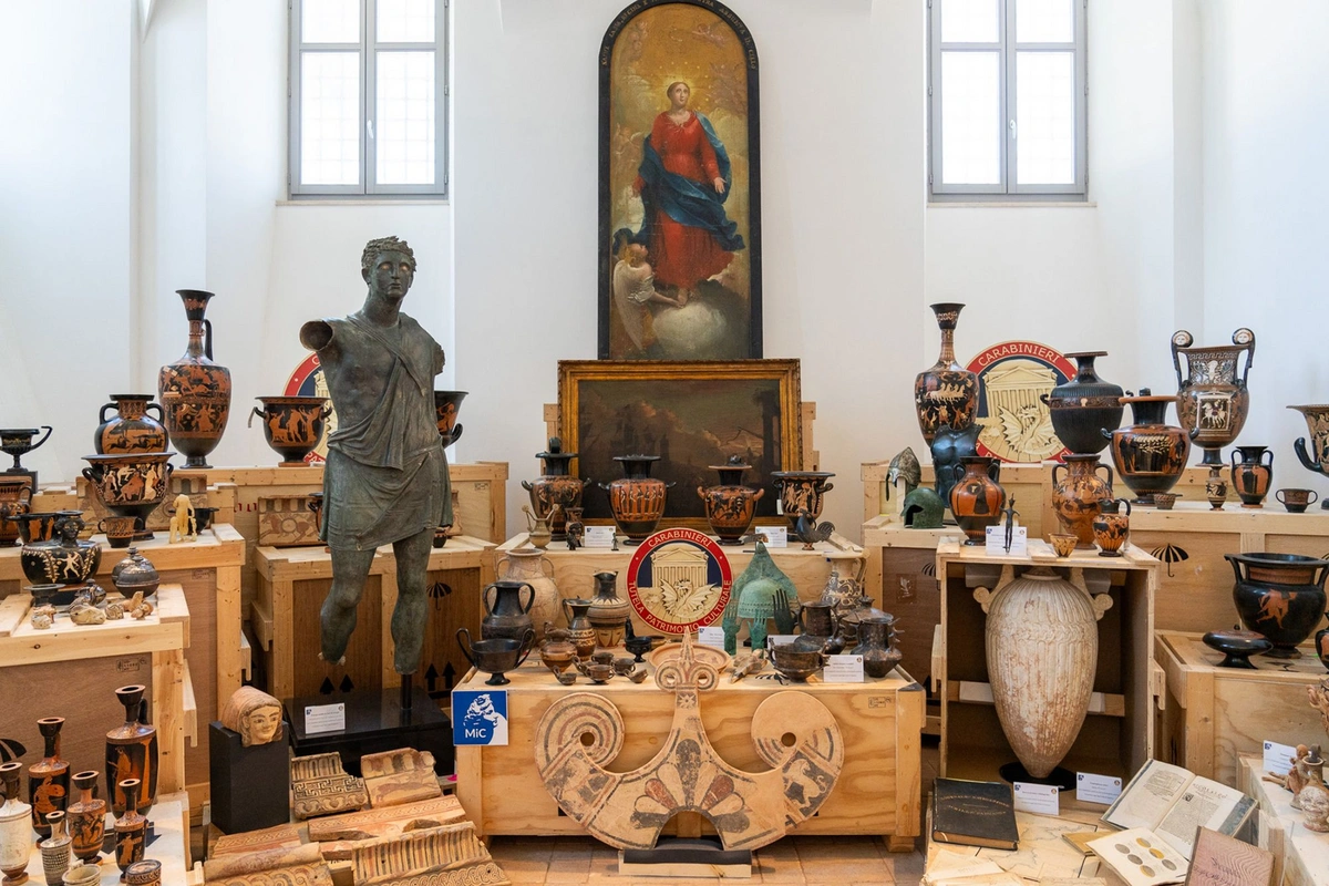 США передали Италии 600 украденных произведений искусства на 60 млн евро