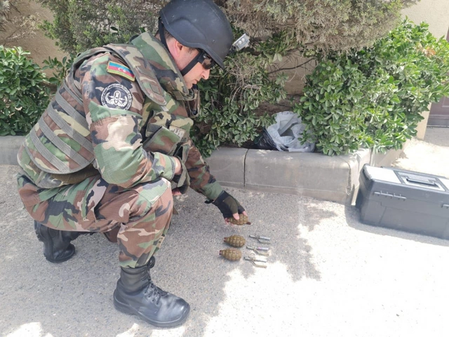 В Баку сотрудники МЧС обезвредили три гранаты