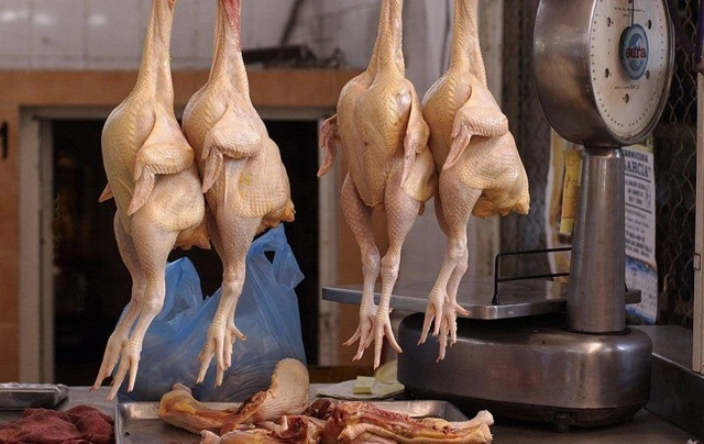 В Азербайджане выросли цены на деревенскую курицу
