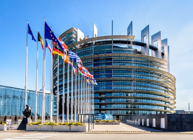 СМИ: В офисах Европарламента проводят обыски
