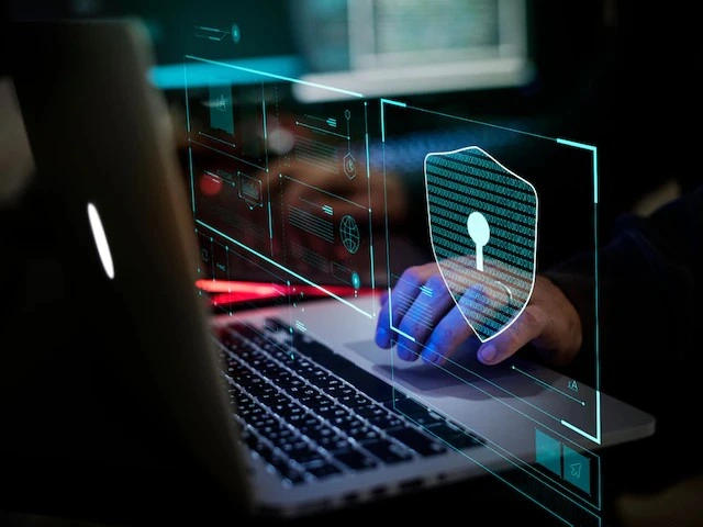 В США арестовали опасного хакера: разработанная им бот-сеть привела к краже 6 млрд долларов