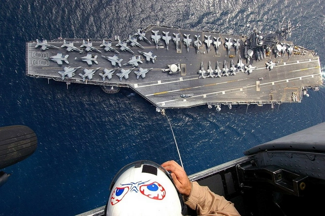 ABŞ aviadaşıyıcısına Qırmızı dənizdə hücum: Husilər dəqiq zərbədən danışırlar