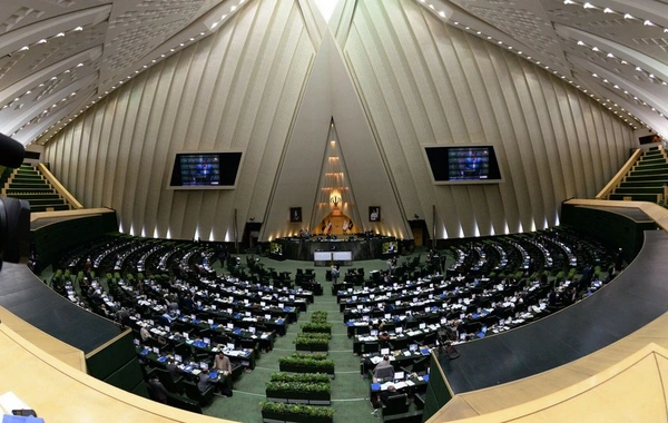 Предвыборное противостояние в Иране: дело дошло до драки в парламенте